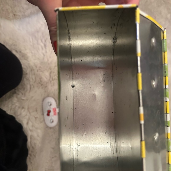 Hello kitty lot - 2 lunch boxes & wireless ear buds - Picture 5 of 6